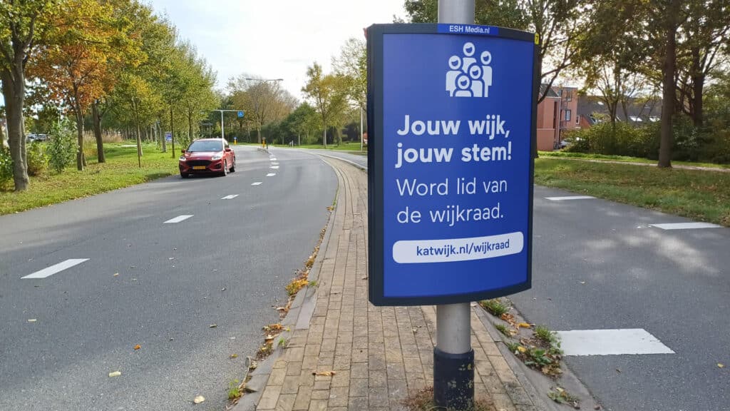 Campagnebord langs de kant van de weg